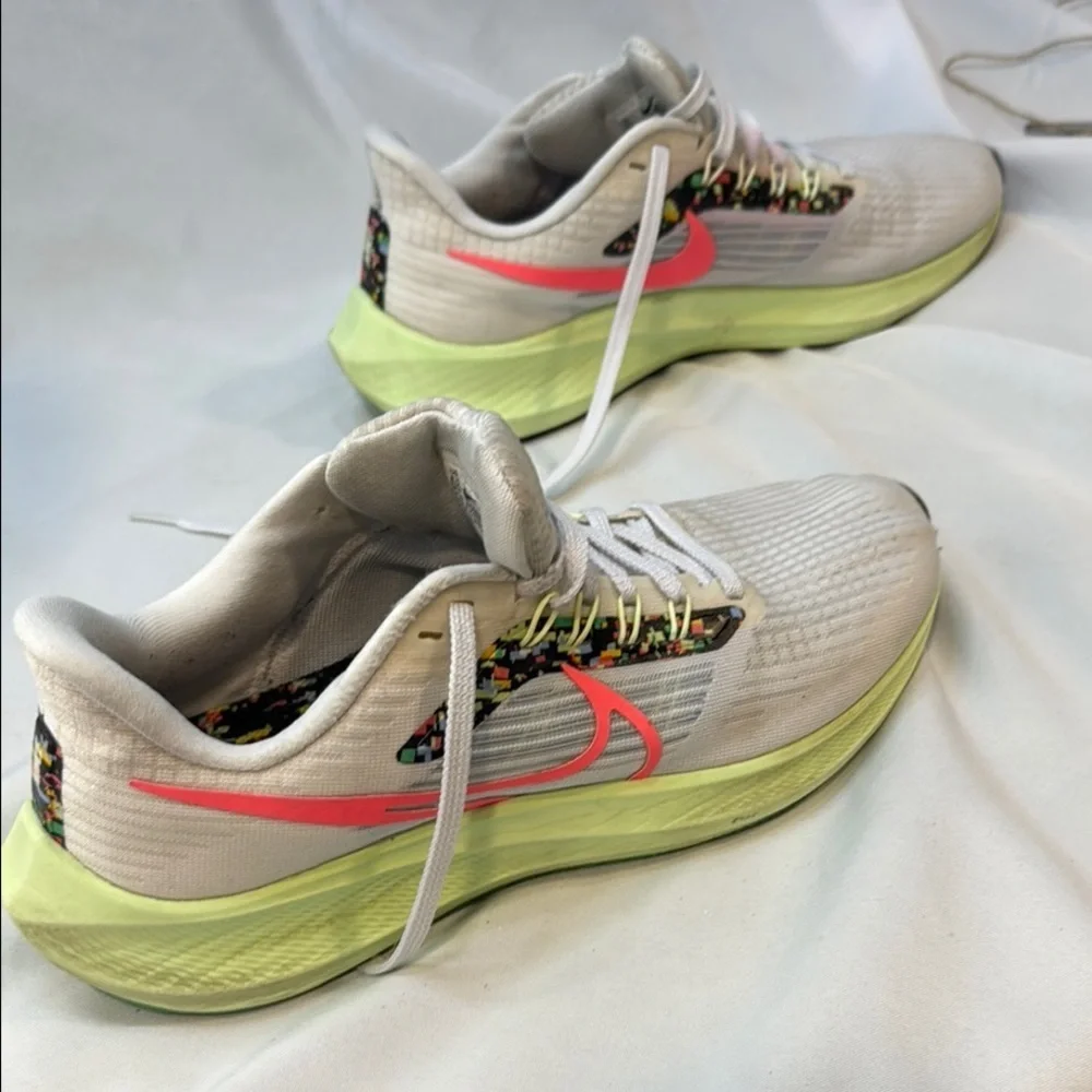 Nike Air Zoom Pegasus39 Womens Size 8.5 Low Top Running Sneaker Pre-owned
